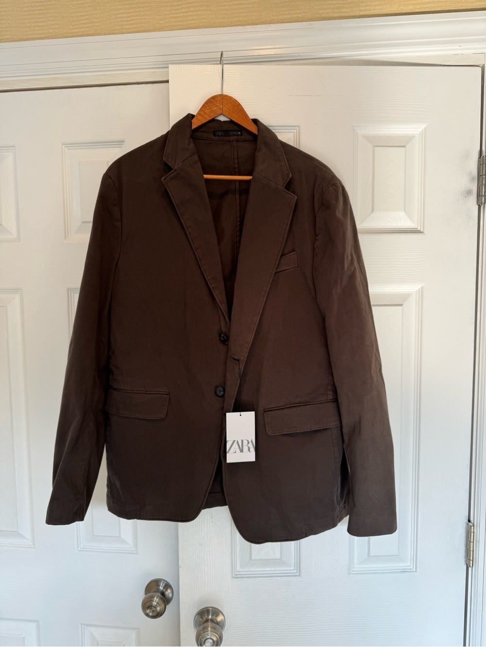Zara Men's Dark Brown Two-Button Blazer size 40- fits like a M, and a tight L